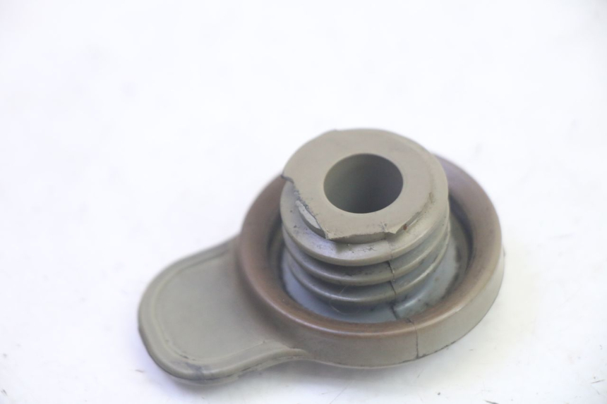 photo de OIL TANK CAP MBK BOOSTER SPIRIT 50 (2004 - 2017) - Zoom on usage condition