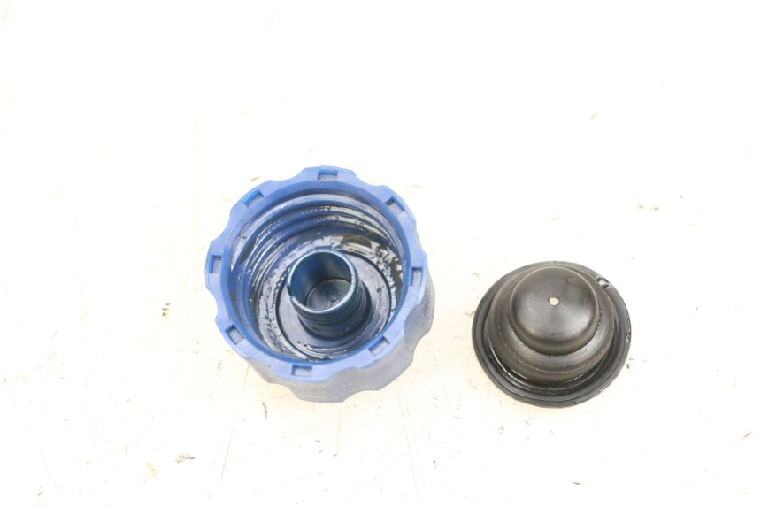 photo de OIL TANK CAP PEUGEOT ELYSEO 125 (1999 - 2004) - Zoom on usage condition