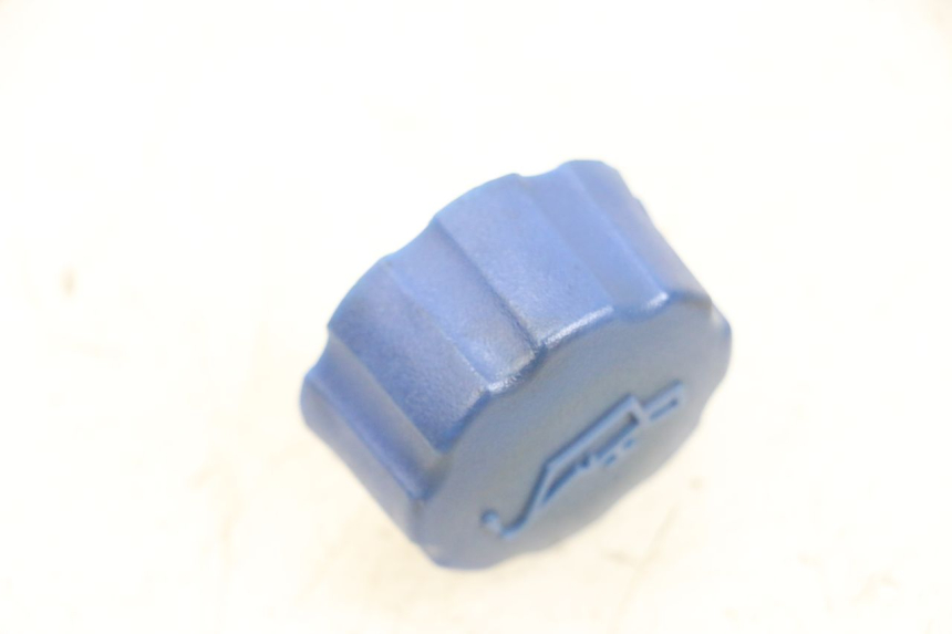 photo de OIL TANK CAP PEUGEOT ELYSEO 125 (1999 - 2004) - Alternative perspective