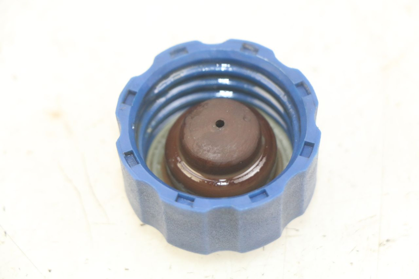 photo de OIL TANK CAP PEUGEOT SATELIS 125 (2006 - 2009)