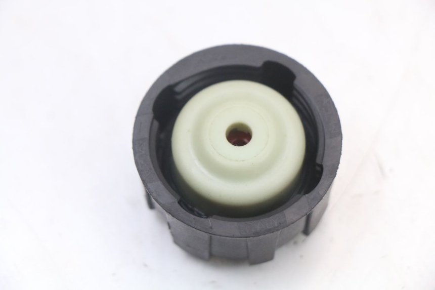 photo de EXPANSION TANK CAP GILERA DNA 50 (2000 - 2007)