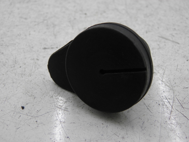 photo de EXPANSION BOTTLE CAP HONDA FES S-WING SWING 125 (2007 - 2015)