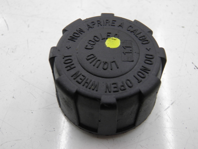 photo de EXPANSION BOTTLE CAP PIAGGIO XEVO - X EVO 125 (2010 - 2015)