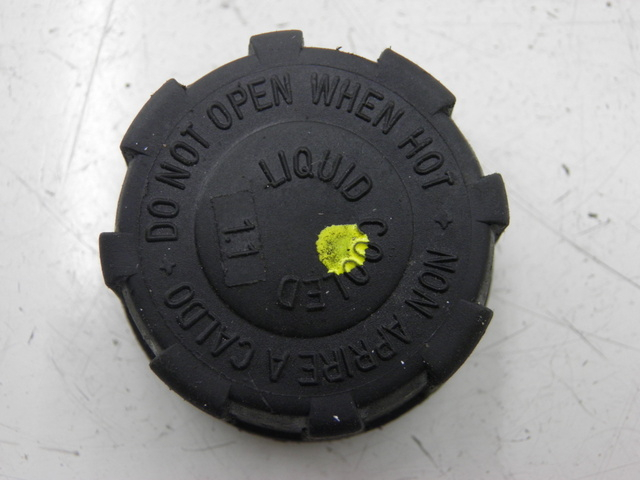 photo de EXPANSION BOTTLE CAP PIAGGIO XEVO - X EVO 125 (2010 - 2015)