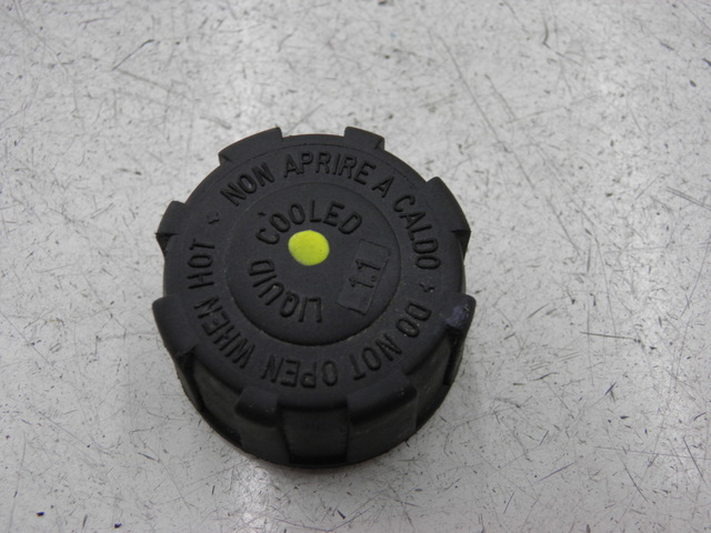 photo de EXPANSION BOTTLE CAP PIAGGIO XEVO - X EVO 125 (2010 - 2015)