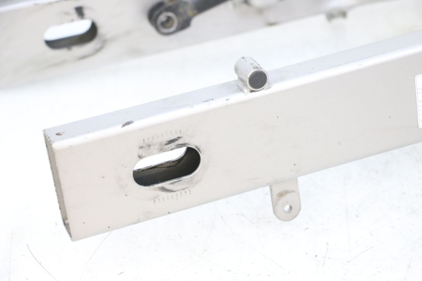 photo de SWING ARM SUZUKI GSF N BANDIT 600 (1996 - 1999) - Focus on structure