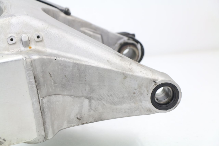 photo de SWING ARM HONDA CBR 929 RR FIREBLADE 900 (2000 - 2001)