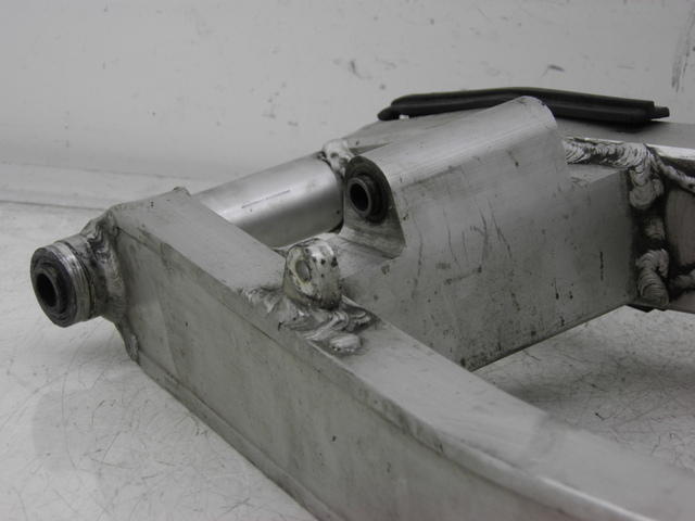 photo de SWING ARM YAMAHA FZS FAZER 600 (1998 - 2001)