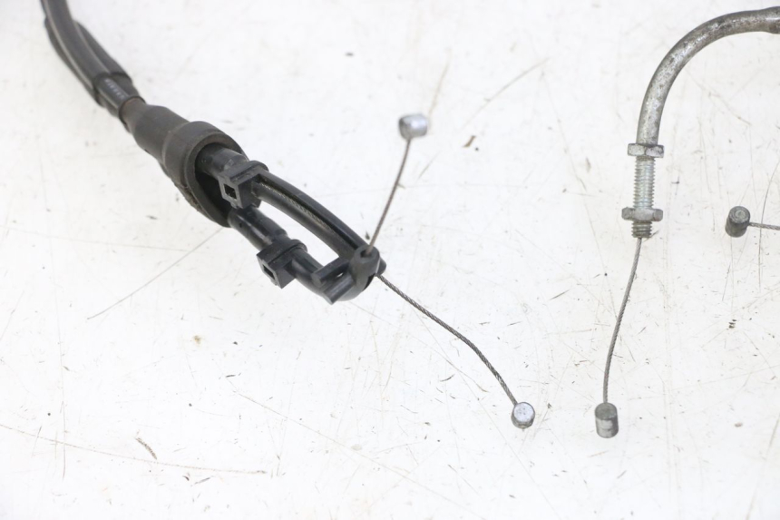 photo de ACCELERATOR CABLE YAMAHA FZS FAZER 600 (2001 - 2003)