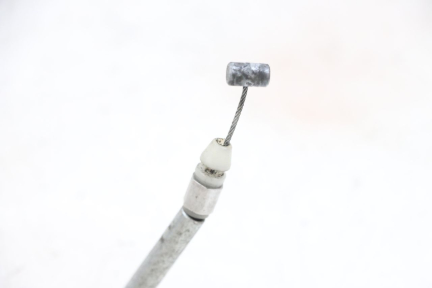 photo de SEAT LOCK CABLE SUZUKI DL V STROM 1000 (2002 - 2007) - Zoom on usage condition