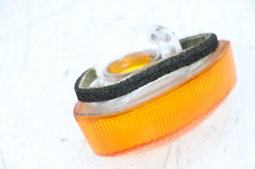 photo de FRONT LEFT TURN SIGNAL LENSE YAMAHA TDM ABS 900 (2002 - 2014) - Alternative perspective