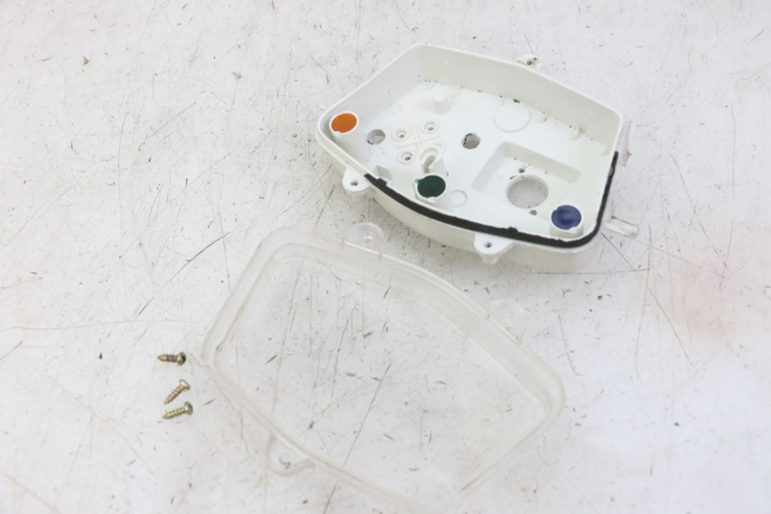 photo de SPEEDOMETER COVER PEUGEOT KISBEE 4T 50 (2018 - 2022) - Surface and material condition
