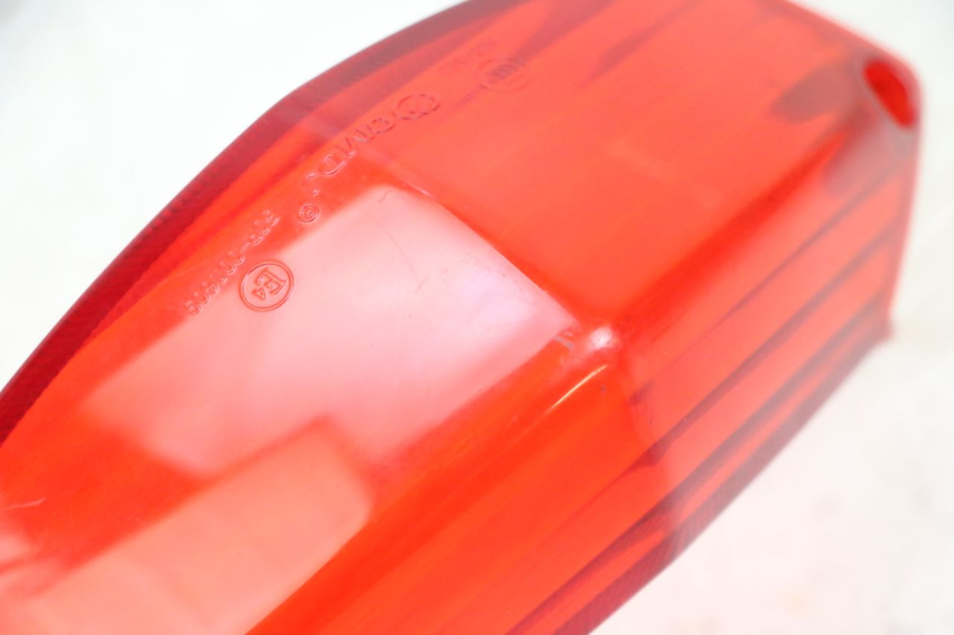 photo de TAIL LIGHT LENSE PEUGEOT KISBEE 4T 50 (2018 - 2022) - Alternative perspective