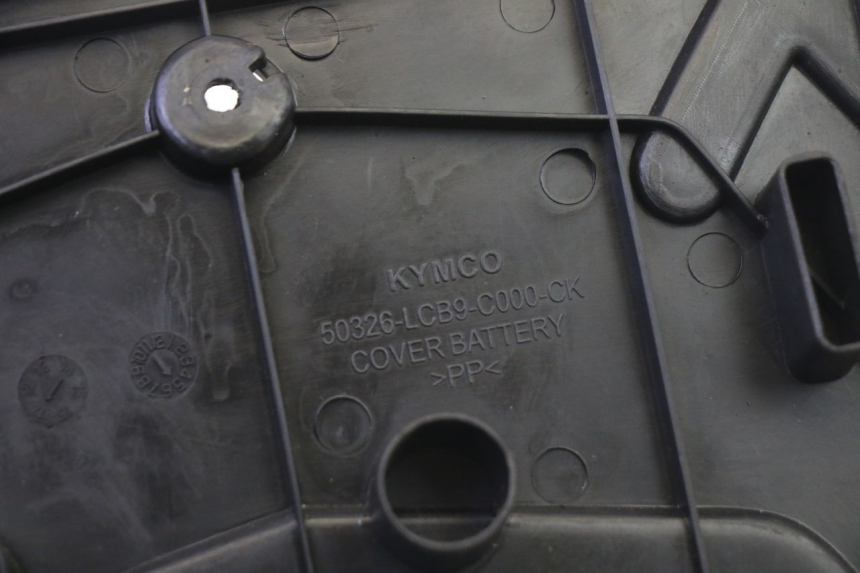 photo de BATTERY COVER KYMCO AGILITY 4T 50 (2005 - 2018)
