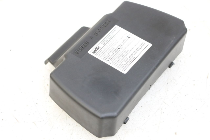 photo de BATTERY COVER APRILIA SCARABEO 100 (2003 - 2012)