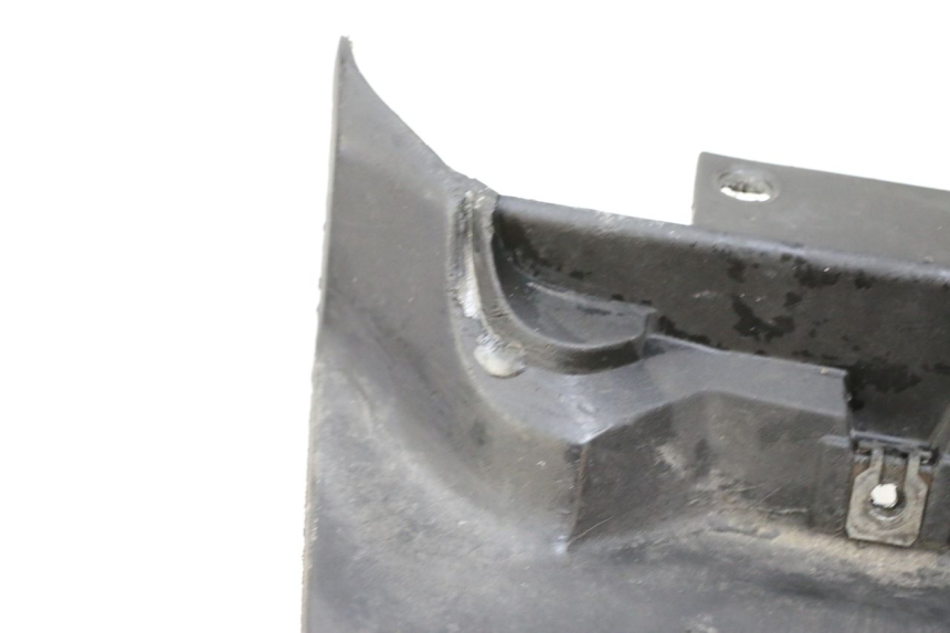 photo de BATTERY COVER MBK BOOSTER SPIRIT 50 (2004 - 2017) - Zoom on usage condition