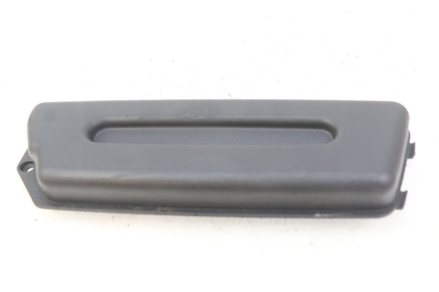 photo de BATTERY COVER DERBI BOULEVARD 50 (2009 - 2006) - Alternative perspective