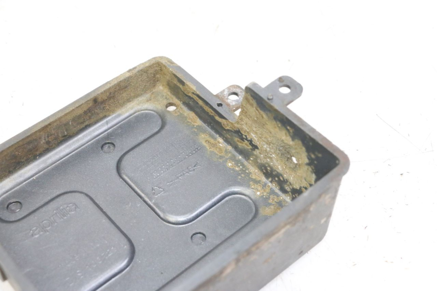 photo de BATTERY COVER APRILIA CLASSIC 125 (1995 - 2001)