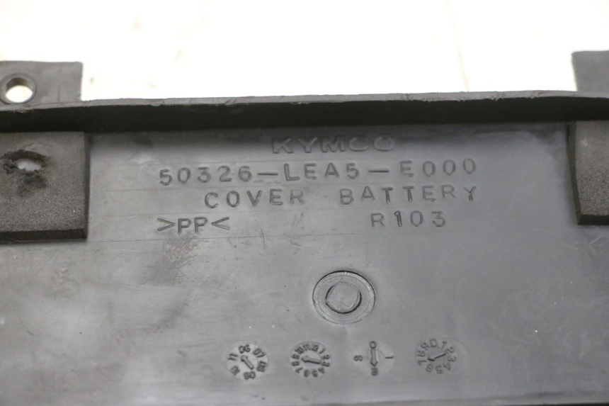 photo de BATTERY COVER KYMCO DINK STREET 125 (2009 - 2014)