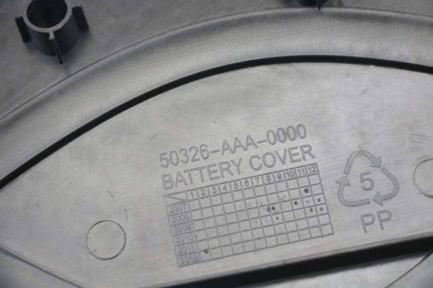 photo de BATTERY COVER SYM FIDDLE 2 S 125 (2012 - 2014)
