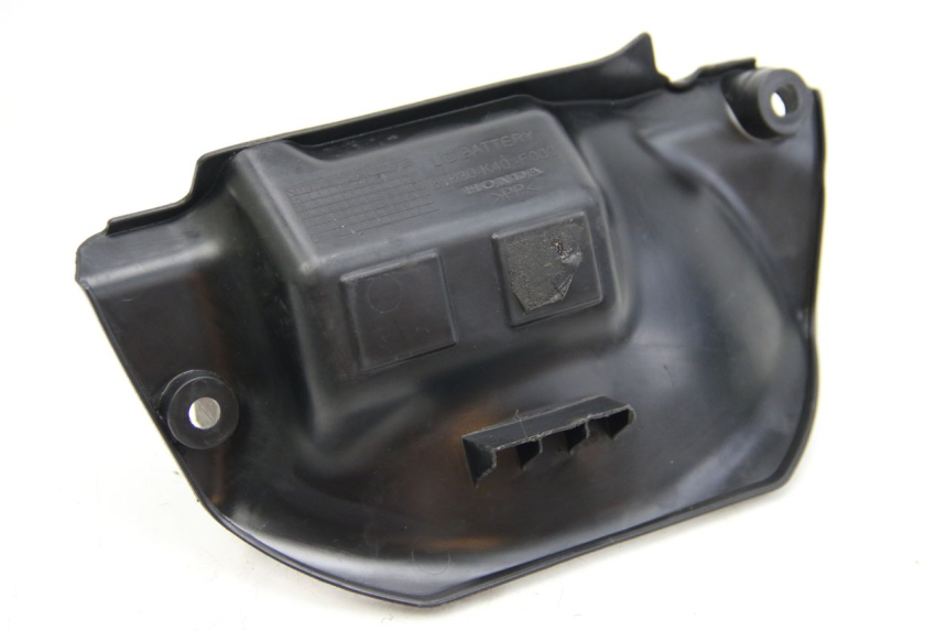 photo de BATTERY COVER HONDA FORZA 125 (2015 - 2016)