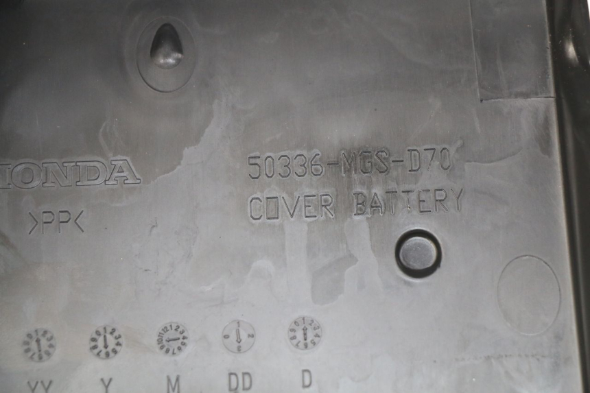 photo de BATTERY COVER HONDA INTEGRA NC D 750 (2016 - 2018)