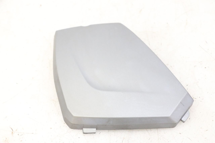 photo de BATTERY COVER SYM JOYMAX 125 (2010 - 2017)