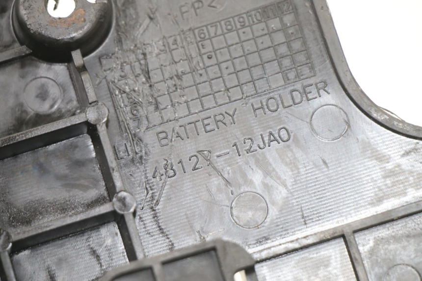 photo de BATTERY COVER SUZUKI BURGMAN 125 (2015 - 2017)