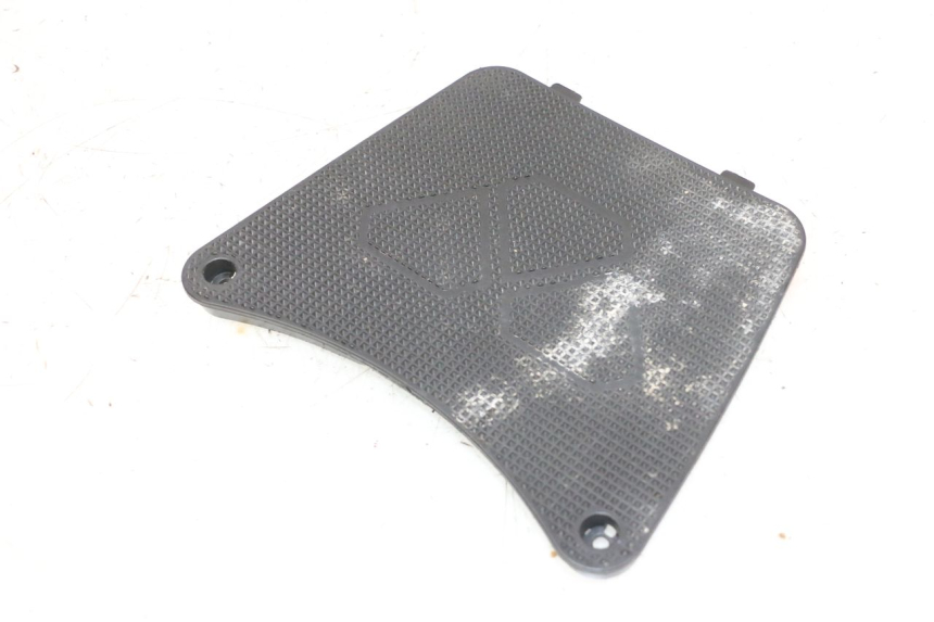 photo de BATTERY COVER NECO TEMPO 4T 50 (2022 - 2026) - Zoom on usage condition