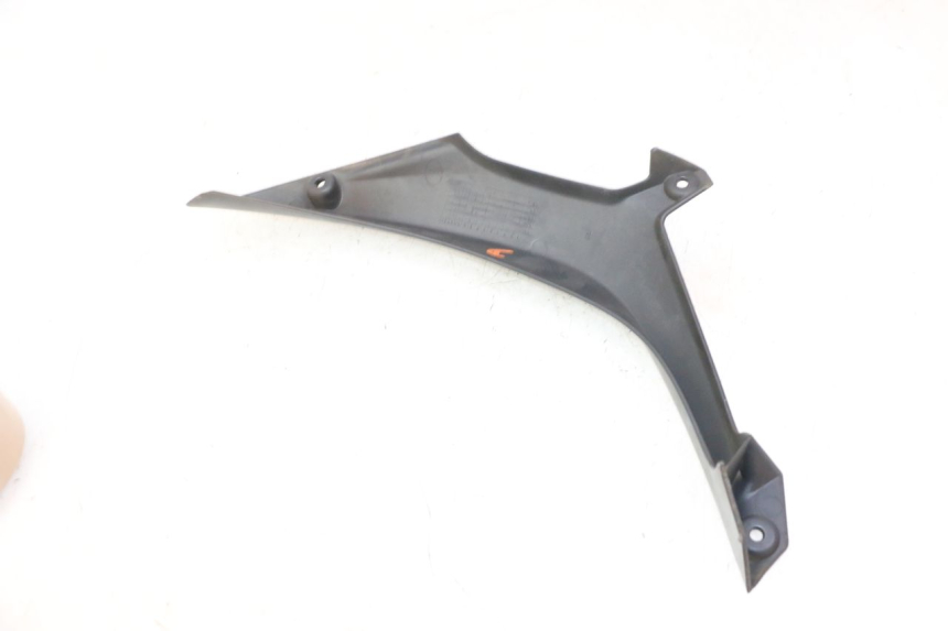 photo de RIGHT SIDE FRAME COVER QUADRO 4 4D 350 (2015 - 2018)