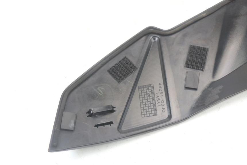 photo de RIGHT SIDE FRAME COVER SUZUKI GSR 750 (2011 - 2017)