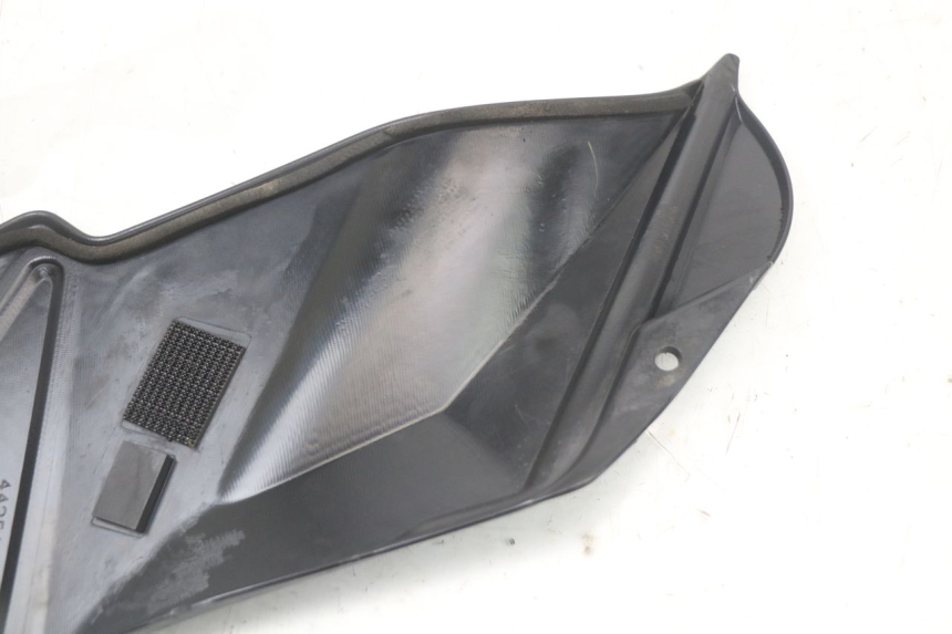 photo de RIGHT SIDE FRAME COVER SUZUKI GSR 750 (2011 - 2017)