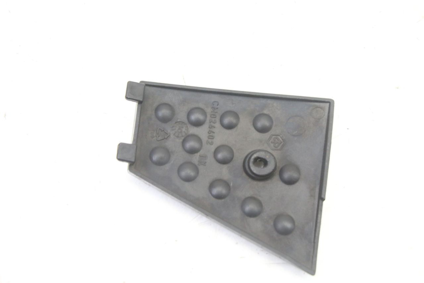 photo de RIGHT SIDE FRAME COVER PIAGGIO XEVO - X EVO 125 (2007 - 2016)