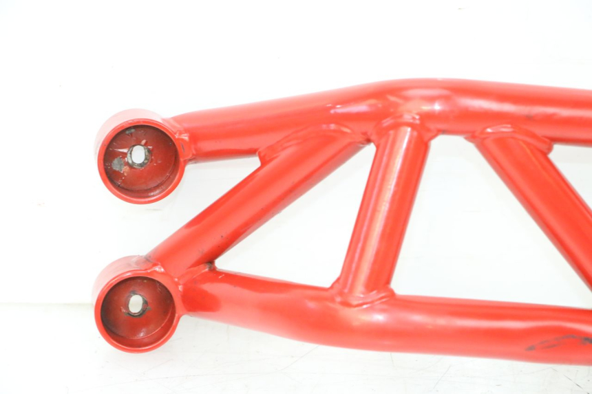 photo de LEFT SIDE FRAME COVER MAG POWER BOMBERS 4T 50 (2016 - 2026) - Distinctive features