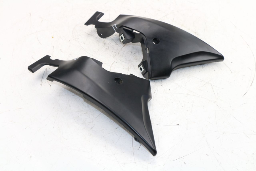 photo de SIDE FRAME COVER DAELIM VJ ROADWIN FI 125 (2008 - 2017)