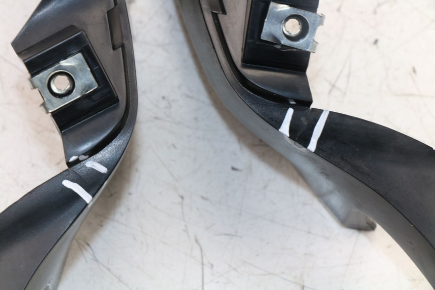 photo de SIDE FRAME COVER DAELIM VJ ROADWIN FI 125 (2008 - 2017)