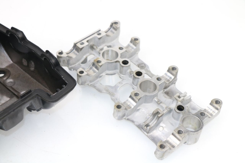 photo de ROCKER COVER TRIUMPH STREET TRIPLE 675 (2007 - 2012)
