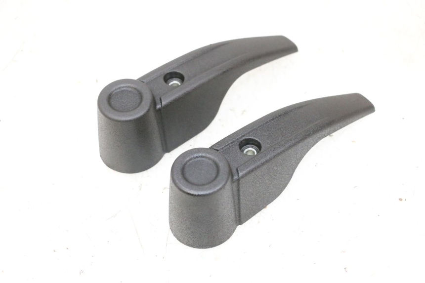 photo de FORK PANEL PIAGGIO MP3 HPE 300 (2019 - 2026) - Zoom on usage condition