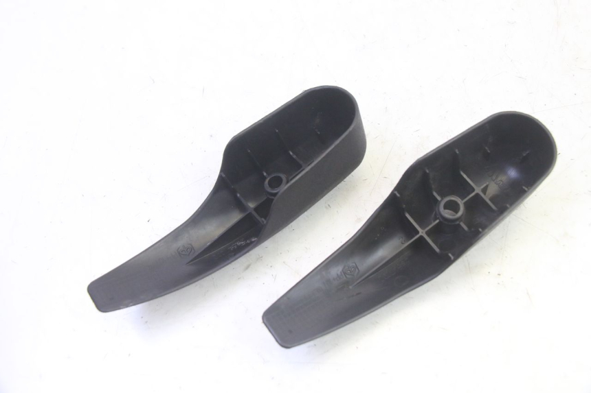 photo de FORK COVER PIAGGIO MP3 RL 250 (2007 - 2010) - Technical close-up