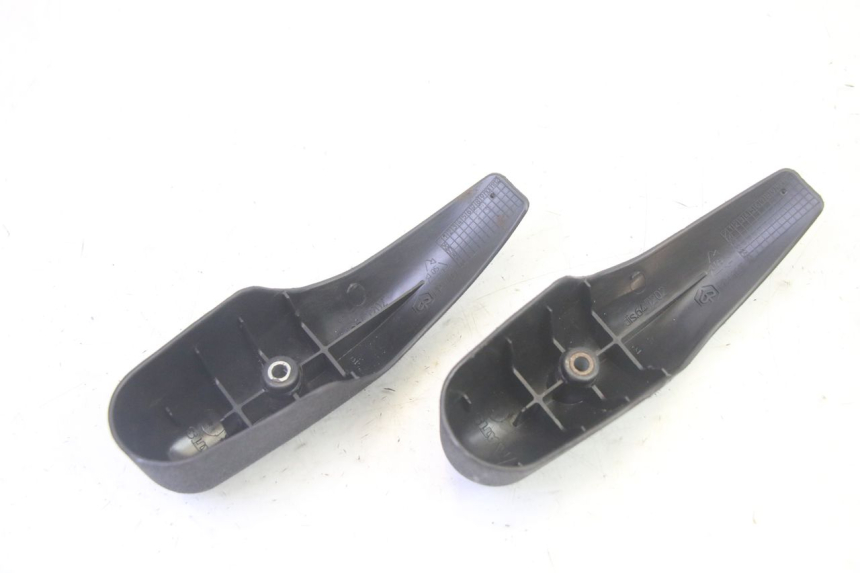 photo de FORK COVER PIAGGIO MP3 RL 250 (2007 - 2010) - Zoom on usage condition