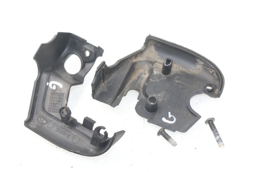 photo de MASTER CYLINDER COVER  APRILIA SCARABEO GT 125 (1999 - 2007)