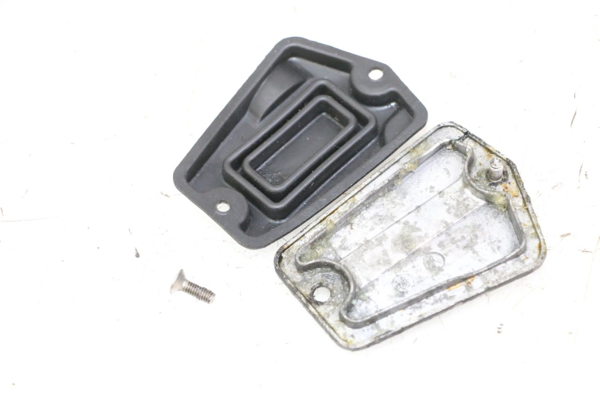 photo de MASTER CYLINDER COVER  YAMAHA FJ 36Y 1100 (1984 - 1985)