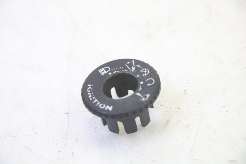 photo de IGNITION SWITCH COVER QUADRO 4 4D 350 (2015 - 2018)