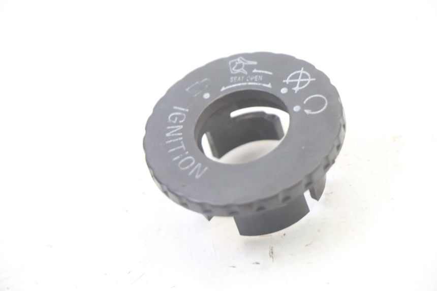 photo de IGNITION SWITCH COVER SYM FIDDLE 125 (2008 - 2010)