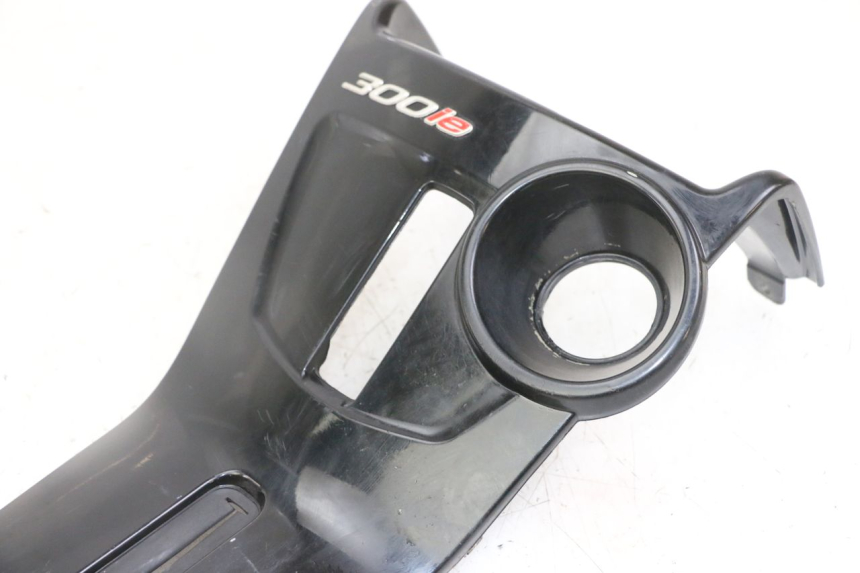 photo de IGNITION SWITCH COVER PIAGGIO IE MP3 YOURBAN 300 (2011 - 2016)