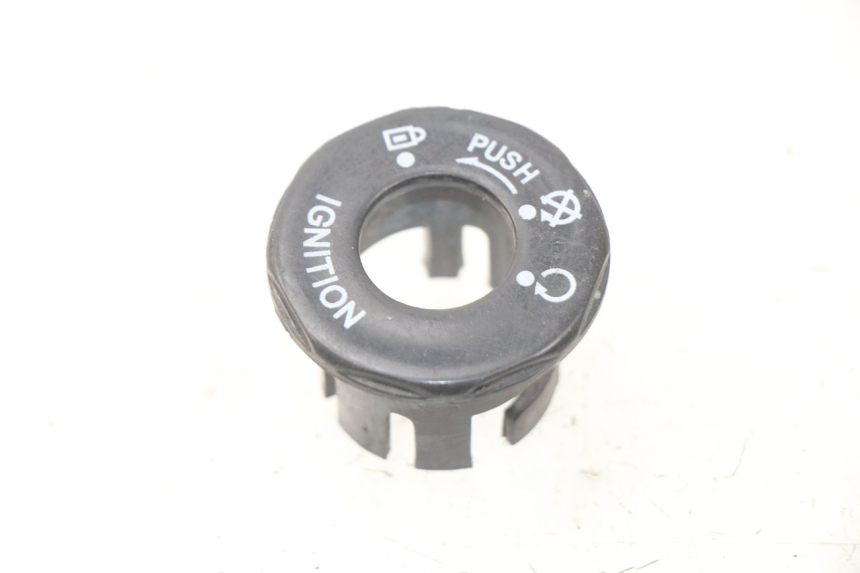 photo de IGNITION SWITCH COVER JMSTAR CJ12M 125 (2005 - 2007)