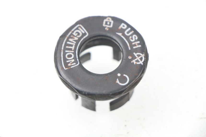 photo de IGNITION SWITCH COVER KINROAD XT T-8 125 (2006 - 2006)