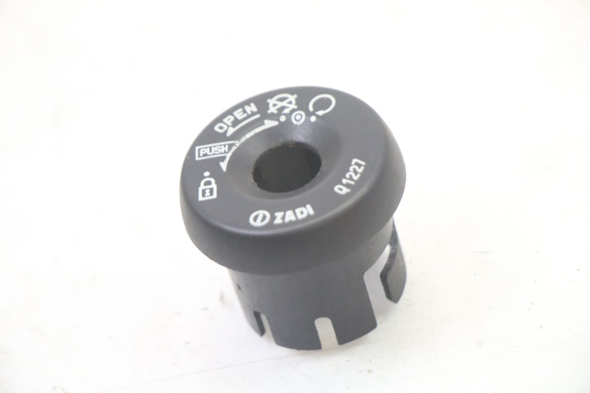 photo de IGNITION SWITCH COVER YAMAHA WHY 50 (1998 - 2000)