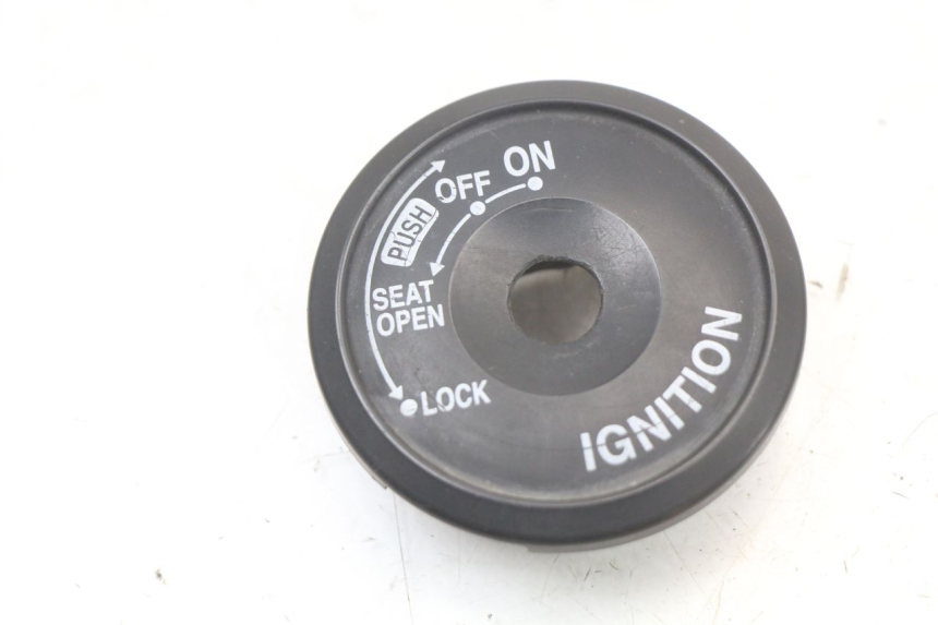 photo de IGNITION SWITCH COVER YAMAHA CYGNUS X 125 (2004 - 2007)