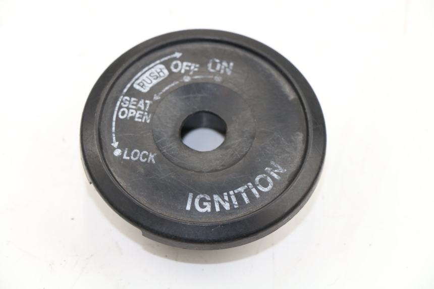 photo de IGNITION SWITCH COVER YAMAHA CYGNUS X 125 (2004 - 2007)